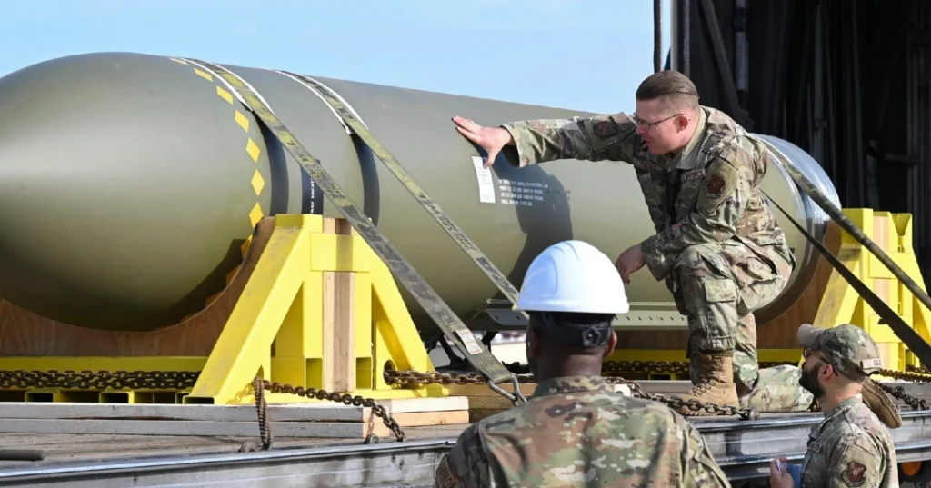 بمب سنگرشکن GBU-57 آمریکا بمب سنگرشکن GBU-57 آمریکا