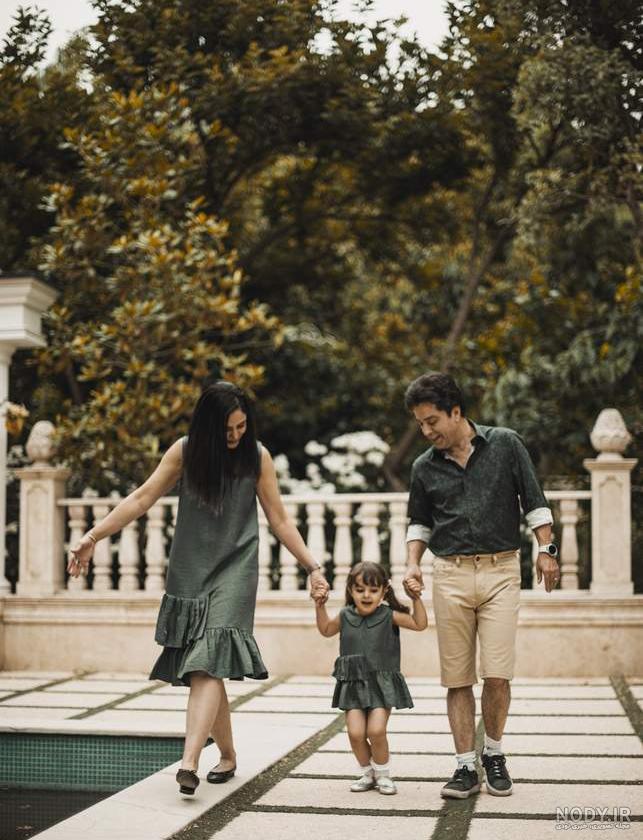 بیش از ۵۰ ژست عکس خانوادگی در فضای باز، خانه و آتلیه | کادرو