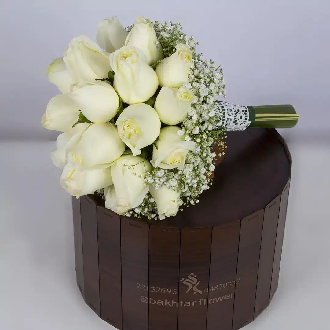 خرید دسته گل رز سفید (40 شاخه) با قیمت مناسب خرید دسته گل رز سفید (40 شاخه) با قیمت مناسب