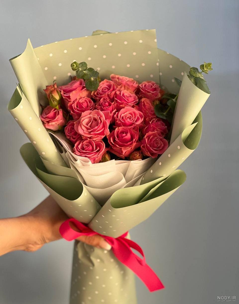 خرید دسته گل رز مینیاتوری گلبهی افشان و اکالیپتوس خرید دسته گل رز مینیاتوری گلبهی افشان و اکالیپتوس