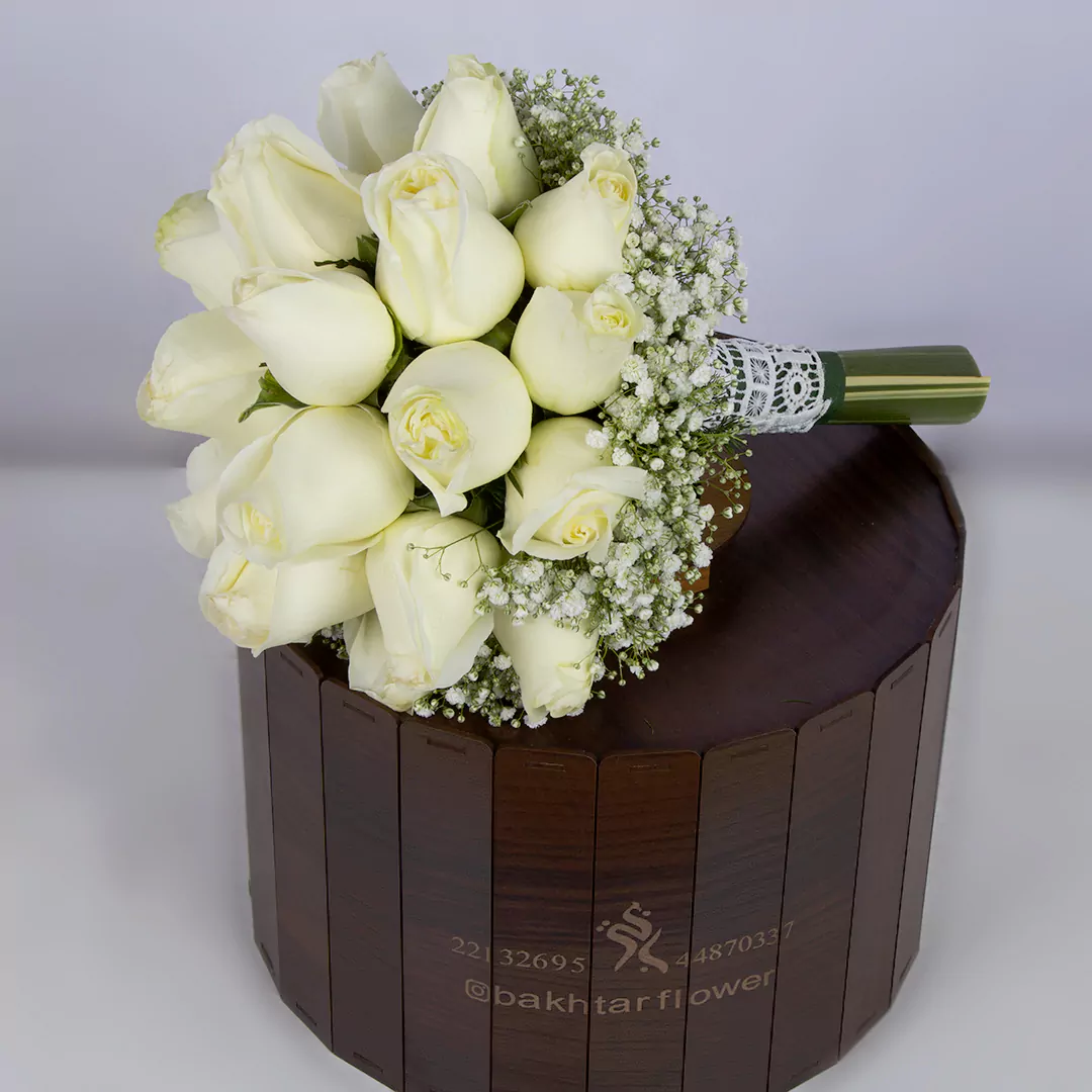خرید دسته گل کوچک دلاریس با گل های ژیپسوفیلا در رنگ قرمز | گلفروشی ... خرید دسته گل کوچک دلاریس با گل های ژیپسوفیلا در رنگ قرمز | گلفروشی ...