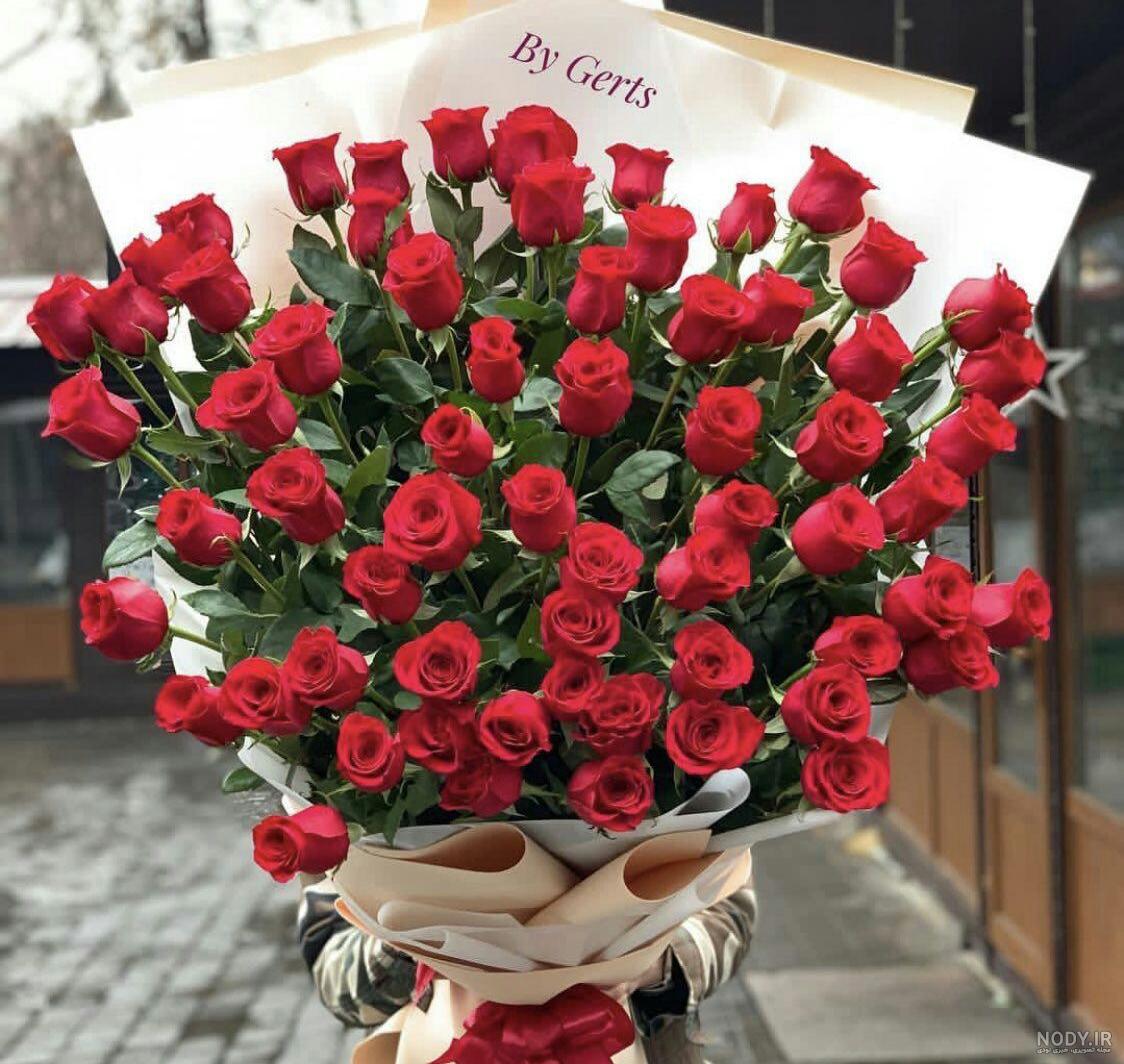 عکس از یک دسته گل زیبا