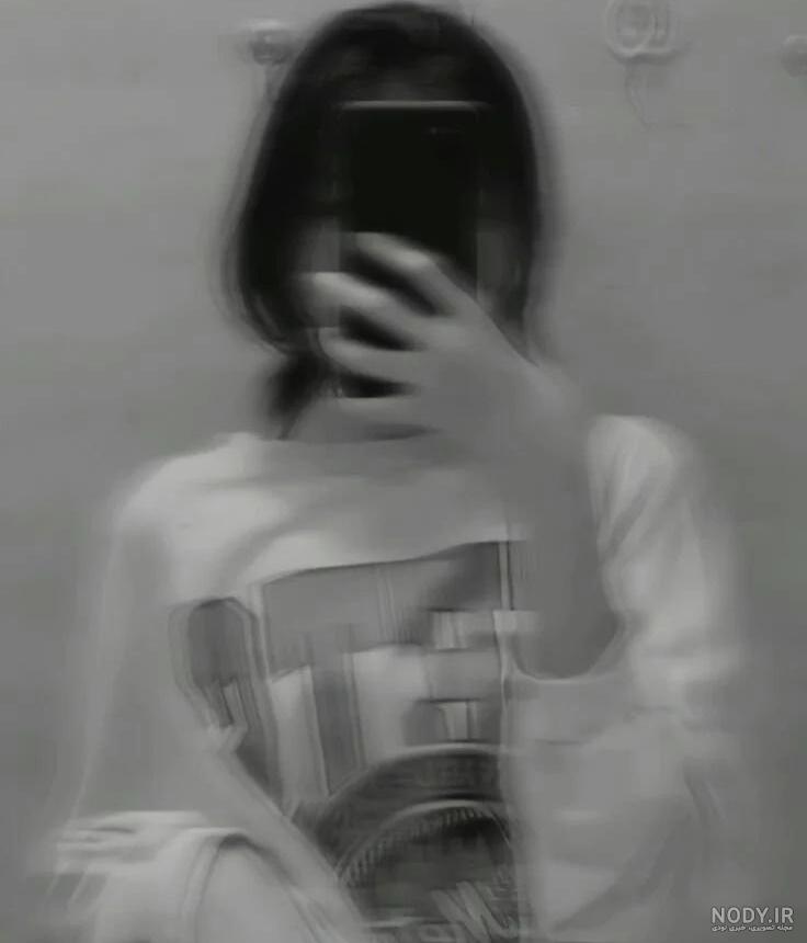 عکس دختر جلو اینه با گوشی