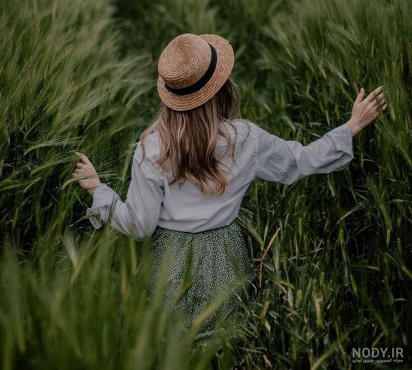 عکس دخترانه از پشت سر جدید و فانتزی با موهای باز برای پروفایل عکس دخترانه از پشت سر جدید و فانتزی با موهای باز برای پروفایل