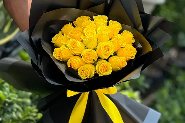 عکس دسته گل رز زرد