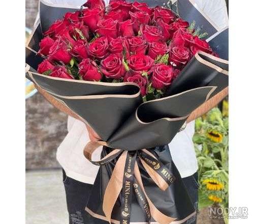 عکس دسته گل قرمز بزرگ عکس دسته گل قرمز بزرگ