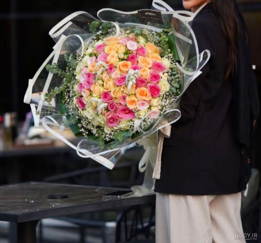 ژست عکس با دسته گل بزرگ 09129410059 - ارسال دسته گل در محل تهران 09129410059