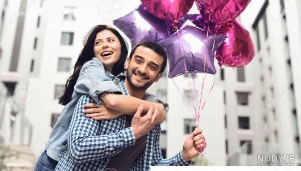 ژست عکس تولد دونفره در طبیعت