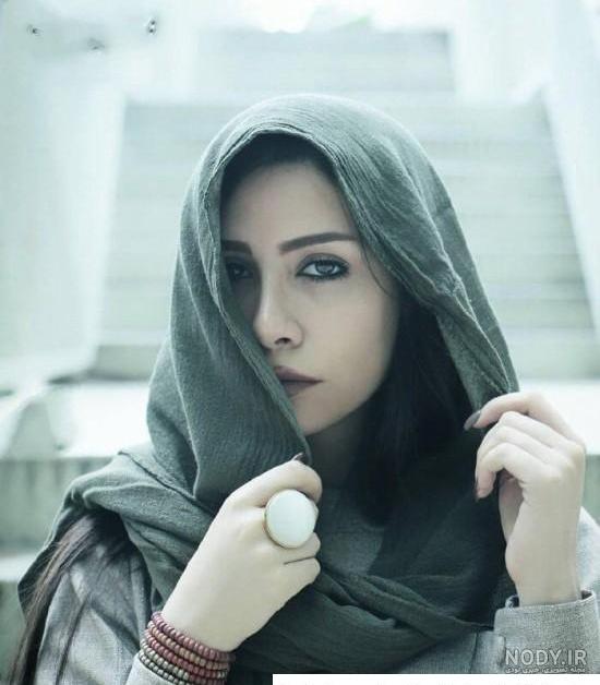 ژست عکس دخترانه سلفی 2022 مناسب خانمهایی که علاقه به عکسای دارند