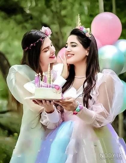 ژست عکس دونفره با کیک تولد در طبیعت