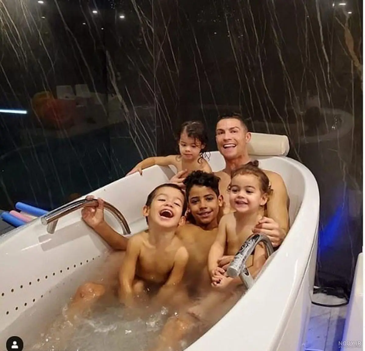 زشت عکس بوسه رونالدو و همسرش اینستاگرام