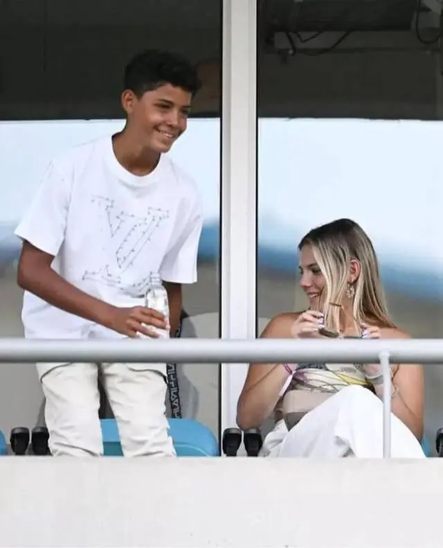 زشت عکس بوسه رونالدو و همسرش اینستاگرام