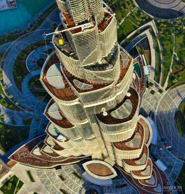  عکس جورجینا روی برج ایفل