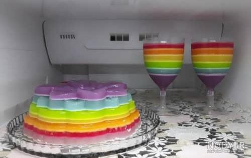 طرز تهیه ژله رنگین کمانی - شیرینی فروشی