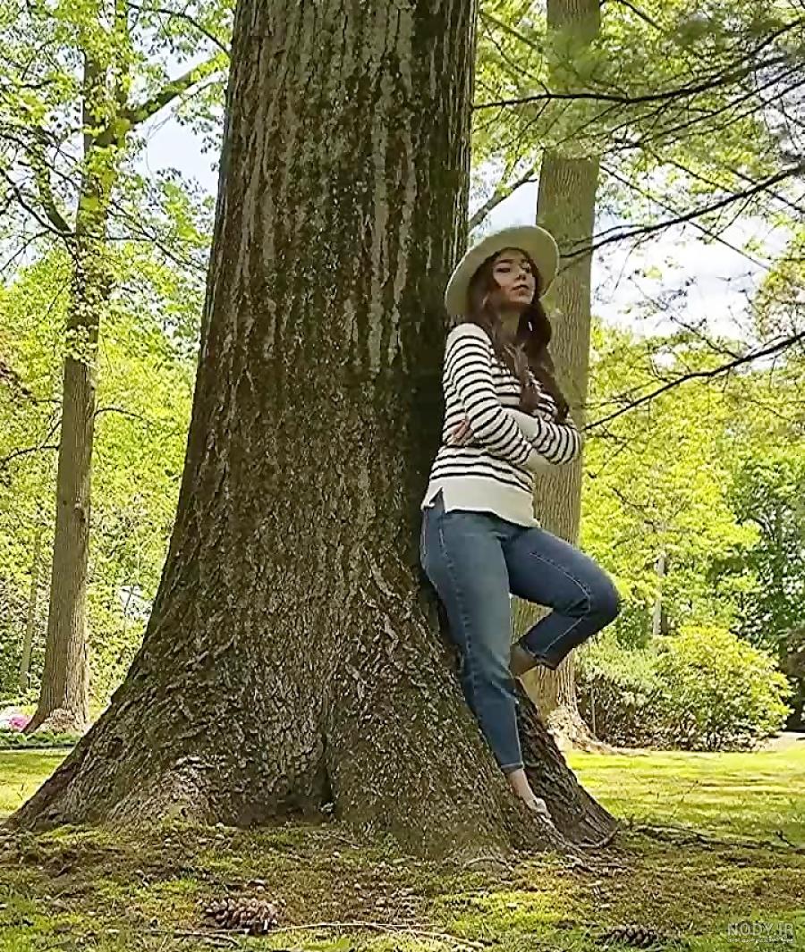 عکس دختر در جنگل فانتزی