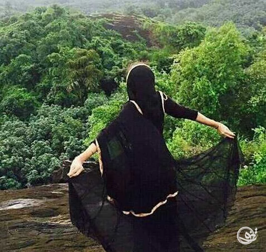 عکس دختر در جنگل فانتزی