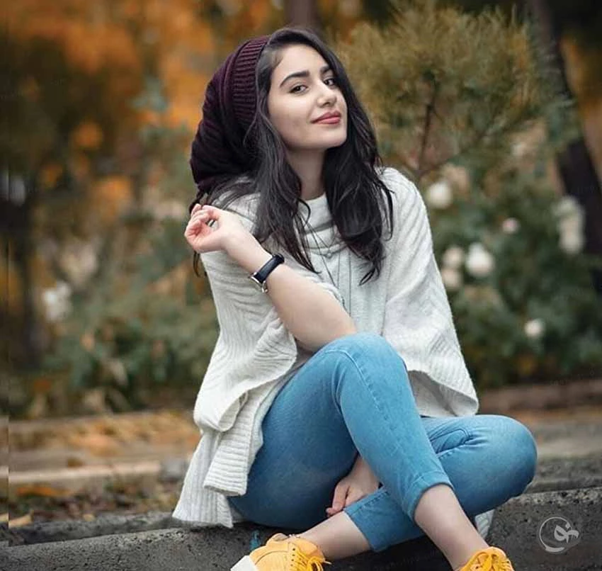 ژست عکس دخترانه در طبیعت دونفره ژست عکس دخترانه در طبیعت دونفره