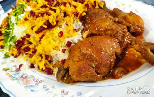 خرید و قیمت زرشک پلو با مرغ ران یا سینه با آب مرغ ( یک پرس ) از غرفه  غذاخونگی حوری