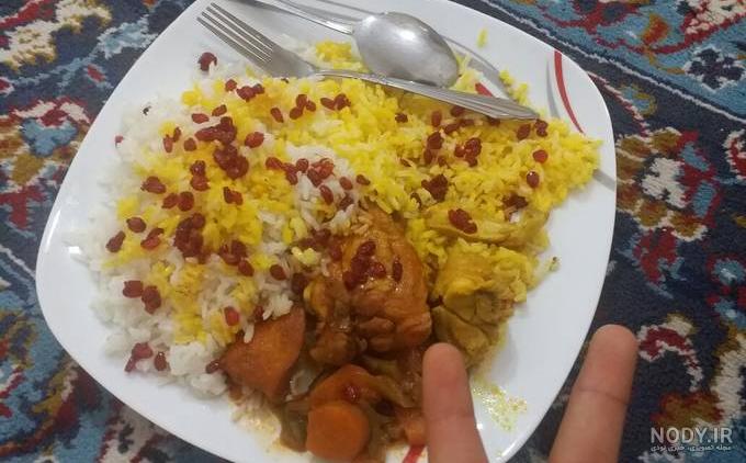زرشک پلو با مرغ و آلو مازندرانی