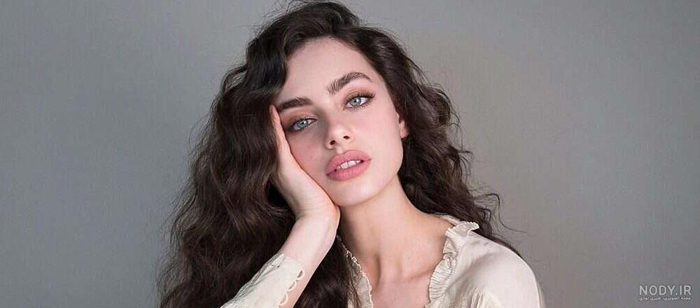 زیباترین دختر جهان پس از بهبودی به دنیای مد بازگشت | ایندیپندنت فارسی زیباترین دختر جهان پس از بهبودی به دنیای مد بازگشت | ایندیپندنت فارسی