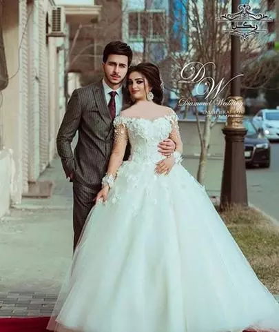 ۵۰ ژست عکس عروس و داماد ترند شده برای عکاسی در فضای باز و عمارت | کادرو