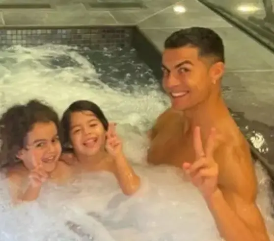 عکس رونالدو و همسرش در ساحل