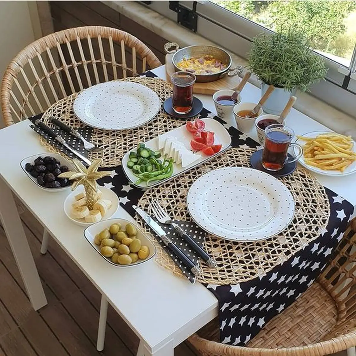 مدل تزیین سفره شب یلدا ساده، سنتی، مدرن و لاکچری مدل تزیین سفره شب یلدا ساده، سنتی، مدرن و لاکچری