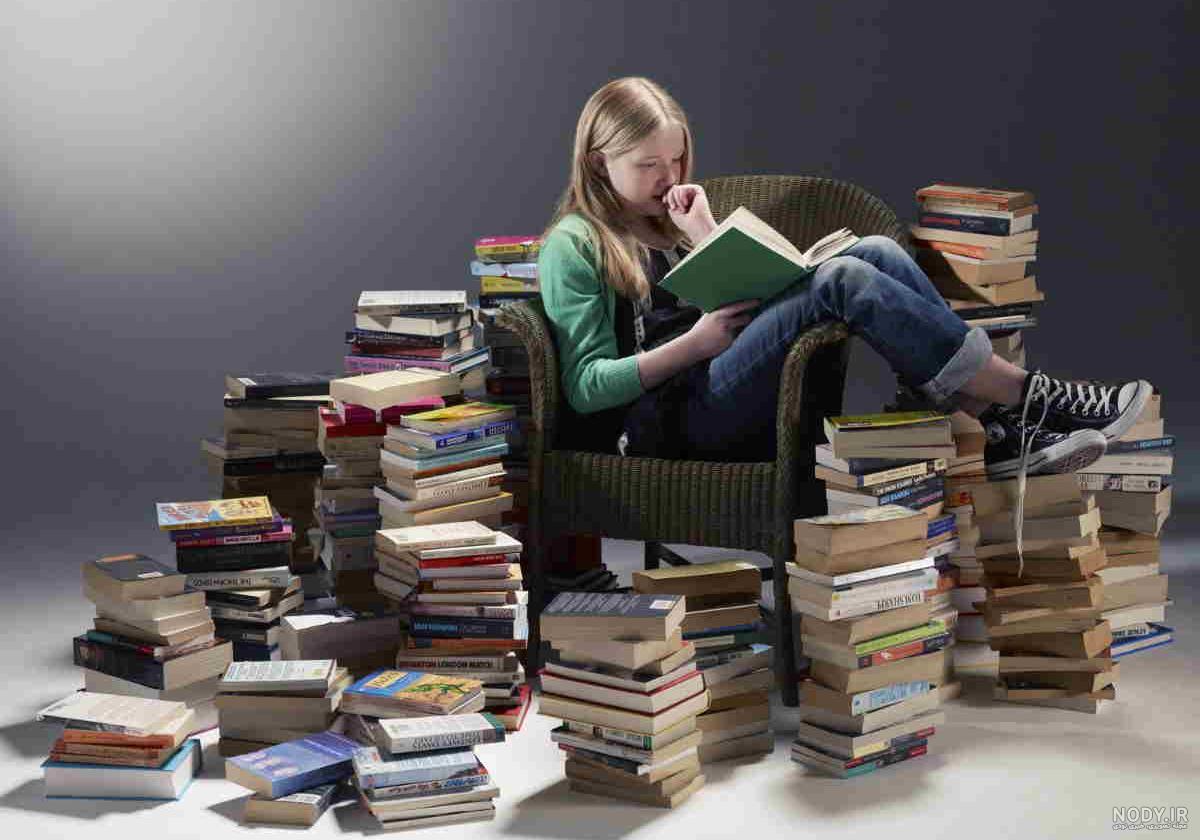 عکس دختر کارتونی درحال کتاب خواندن - عکس نودی