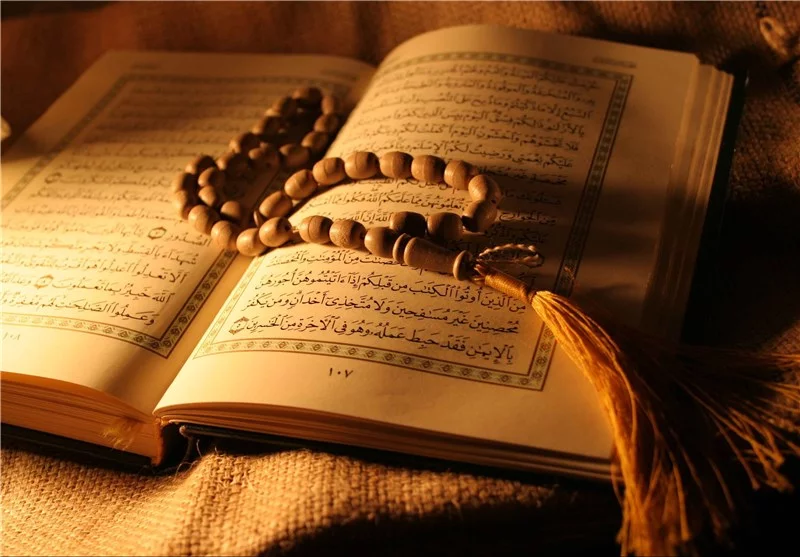 عکس قرآن با گلهای زیبا
