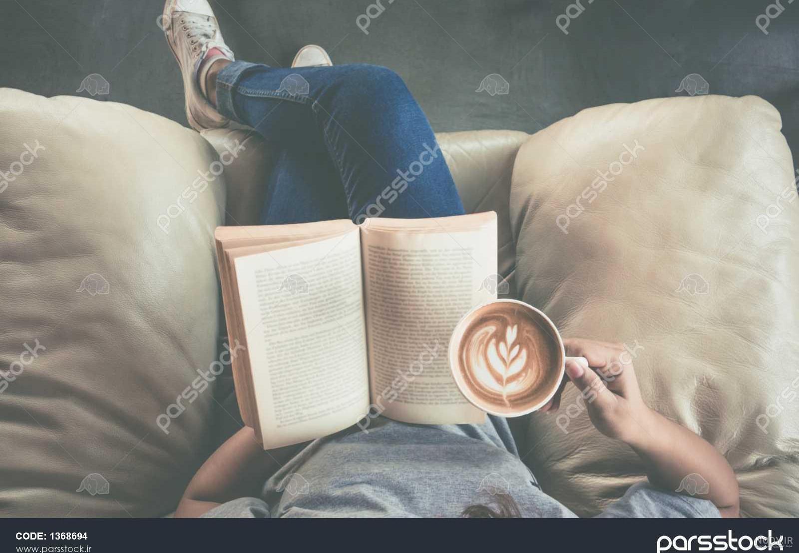 عکس از قهوه و کتاب