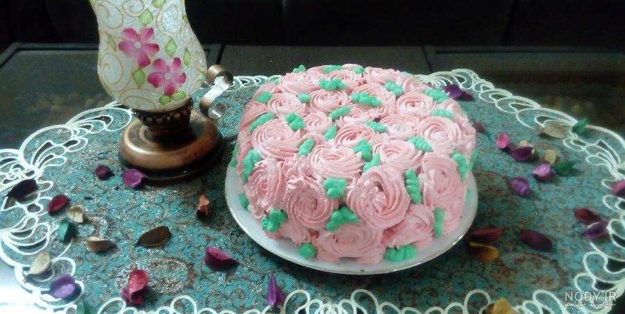 کمند روحانی | کیک گل گلی🌸🌱🤍🎀 . . . وزن ۶۰۰گرم فیلینگ موز و گردو . . . .  برای ثبت سفارش از طریق دایرکت اقدام کنید و یا با شماره ی 09901500254 تماس…  | Instagram