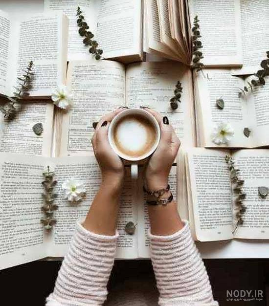 عکس دخترانه با کتاب برای پروفایل