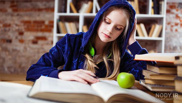 عکس پروفایل زیبا از کتاب خواندن دخترانه برای پروفایل شاد