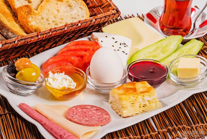 عکس میز صبحانه لاکچری عکس میز صبحانه لاکچری