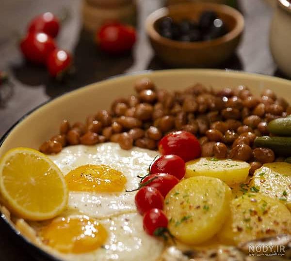 چیدمان میز صبحانه شیک و لاکچری دونفره [عکس]