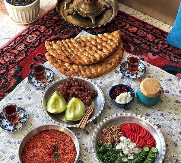 ۳۶ مدل ایده‌های تزیین صبحانه با رنگ‌های آرام و دل‌نشین برای شروع روز جدید -  ماگرتا