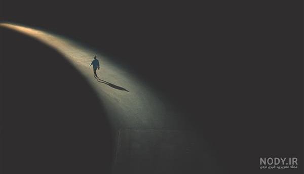  بک گراند پسر تنها در تاریکی با کیفیت بالا