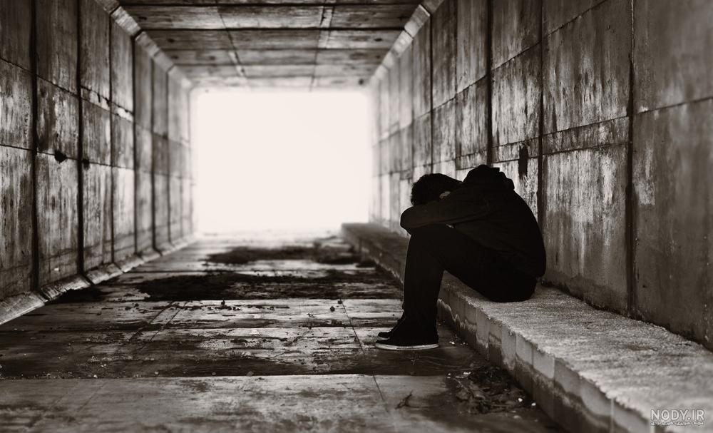  بک گراند پسر تنها در تاریکی با کیفیت بالا