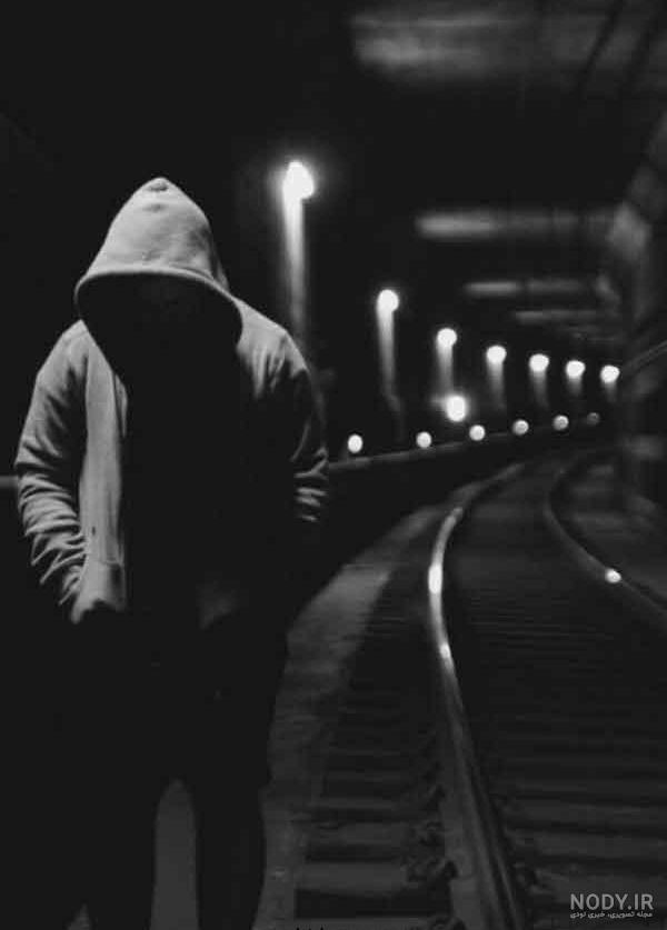  بک گراند پسر تنها در تاریکی با کیفیت بالا