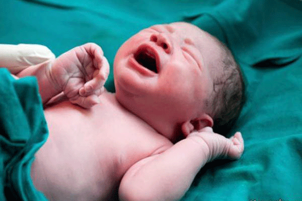 عکس نوزاد تازه متولد شده دختر و پسر بامزه خوشگل 👶 + نکات و ترفندها -  استودیو نیلفام