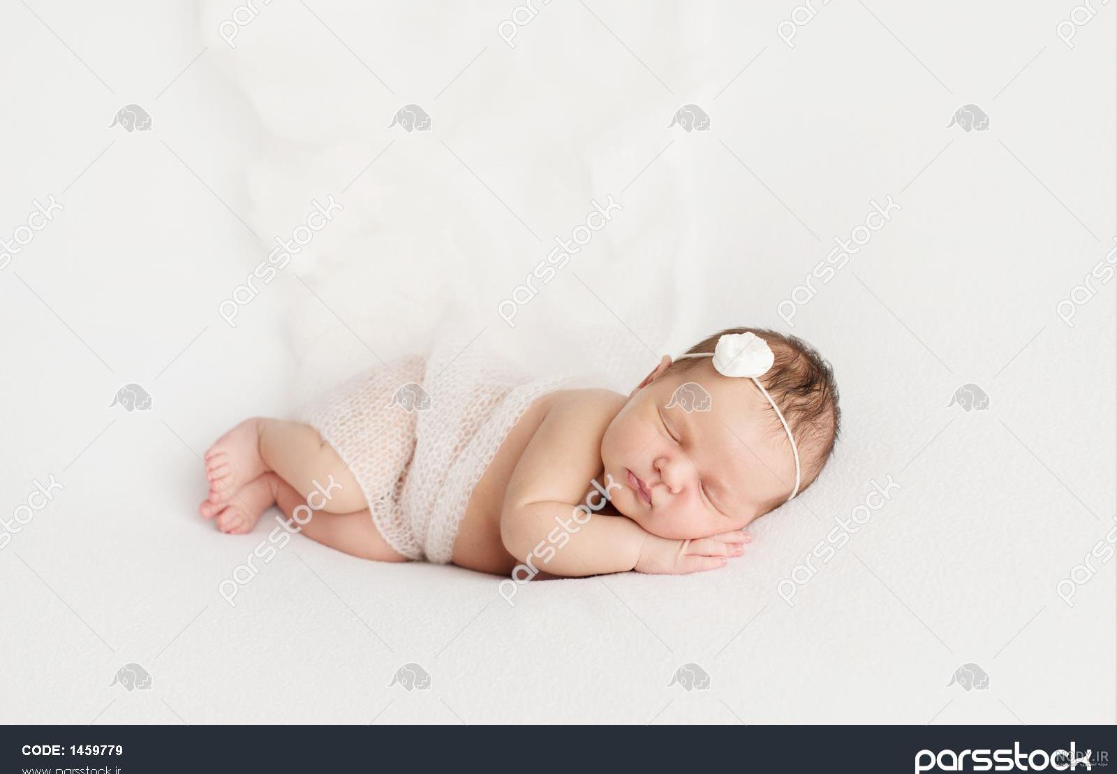 عکس نوزاد چشم رنگی