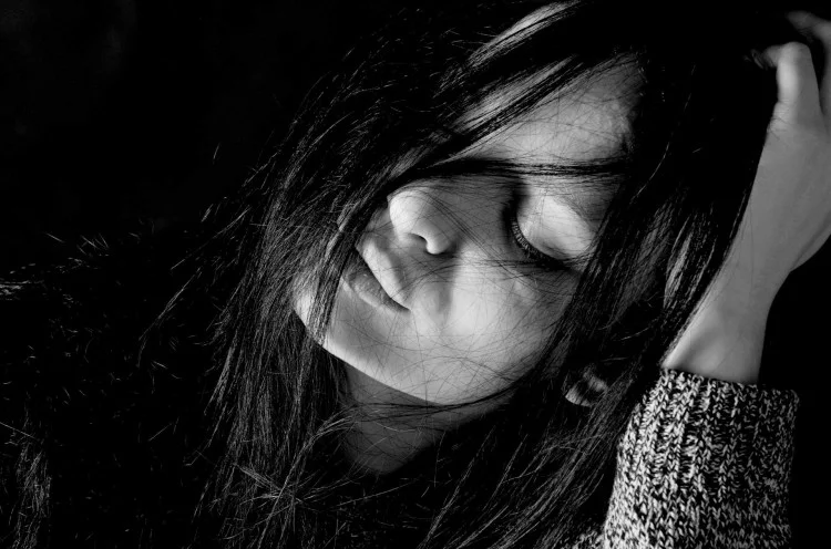 عکس پس زمینه گوشی سیاه - عکس نودی