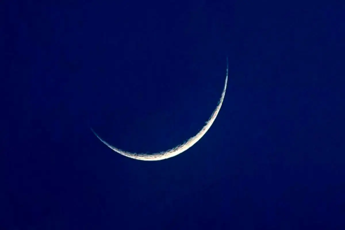 شب پر ستاره با هلال ماه روی دریا 1378346 شب پر ستاره با هلال ماه روی دریا 1378346
