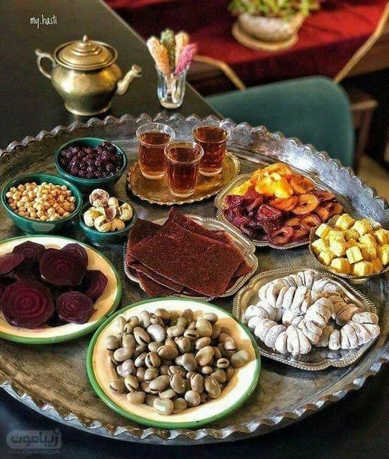 10 ایده عکاسی شب یلدا دونفره؛ خاص‌ترین ژست عاشقانه یلدایی
