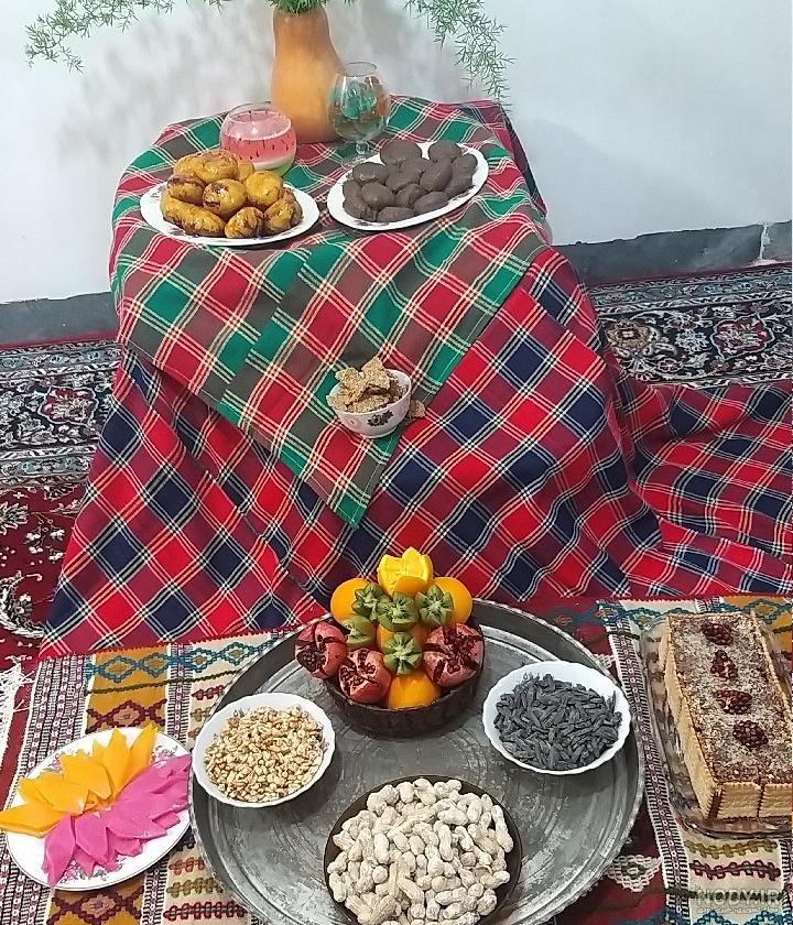 تزیین میز شب یلدا ساده و شیک + عکس سفره شب یلدا سنتی