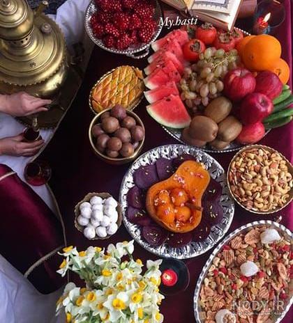 عکس چیدن سفره یلدا