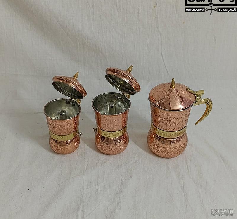موکاپ فنجان و نعلبکی و کیسه بسته بندی قهوه