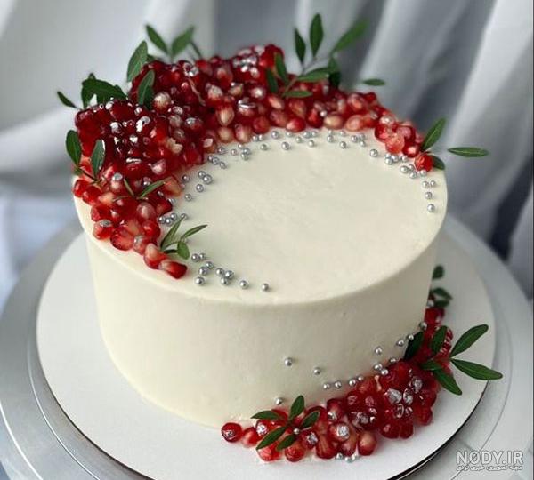 ۳۰ عکس تزیین کیک شب یلدا جدید ۱۴۰۲ در مدل های ساده و لاکچری