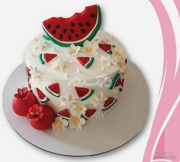 ۳۰ عکس تزیین کیک شب یلدا جدید ۱۴۰۲ در مدل های ساده و لاکچری ۳۰ عکس تزیین کیک شب یلدا جدید ۱۴۰۲ در مدل های ساده و لاکچری