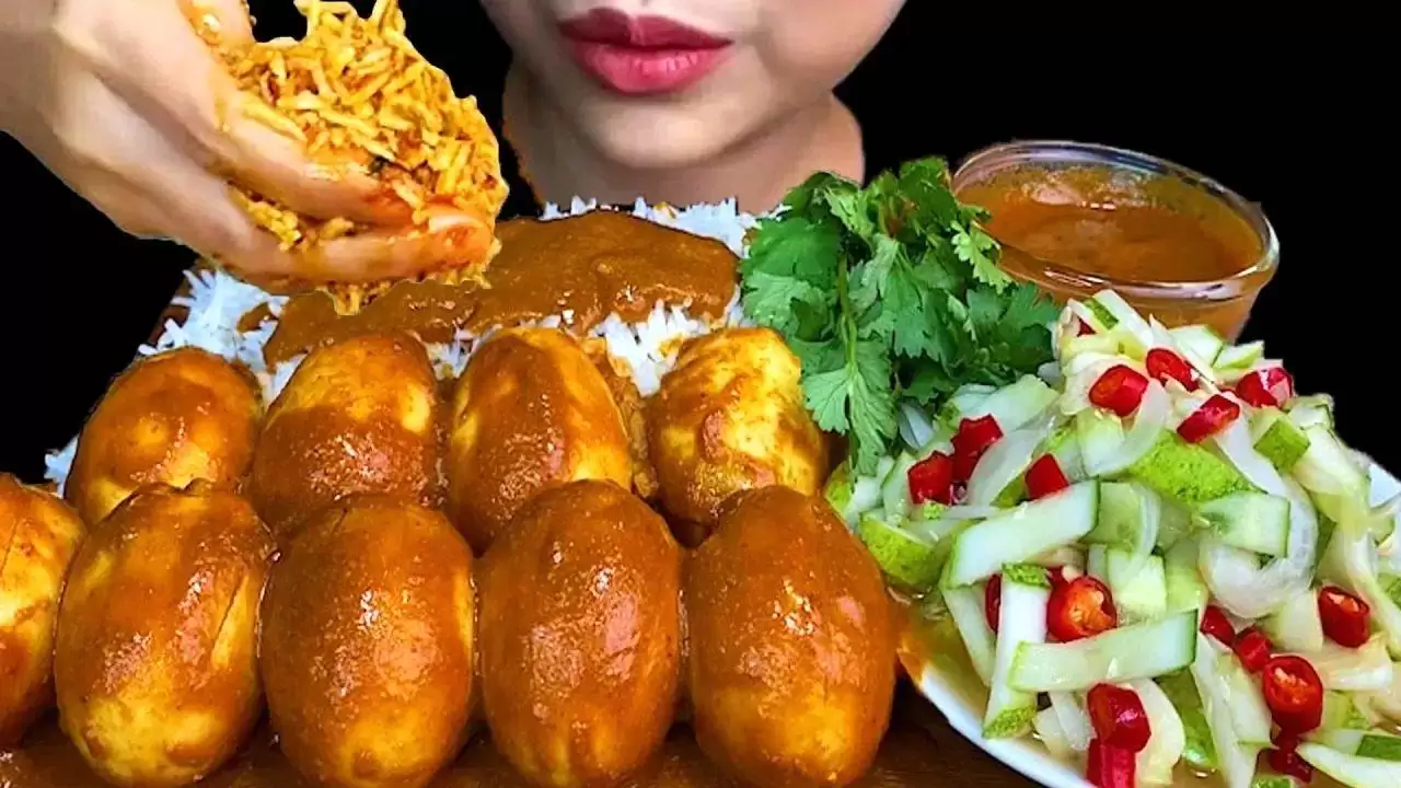 خوردن خوراکی های خوشمزه باصدا آنباکسینگ لپ لپ و صدای خوردنی خوشمزه ❤